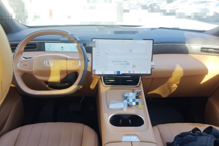 Used Dongfeng Aeolus L8 2025 Model 185KM Dream Edition Center Console