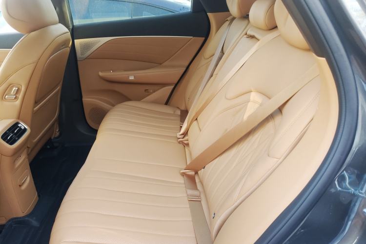 Used Dongfeng Aeolus L8 2025 Model 185KM Dream Edition Left Rear Seat