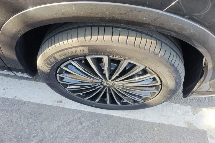 Used Dongfeng Aeolus L8 2025 Model 185KM Dream Edition Right Front Wheel Hub