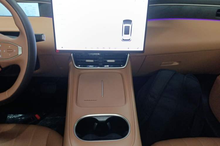 Used Dongfeng Aeolus L8 2025 Model 185KM Dream Edition Audio And AC Panel