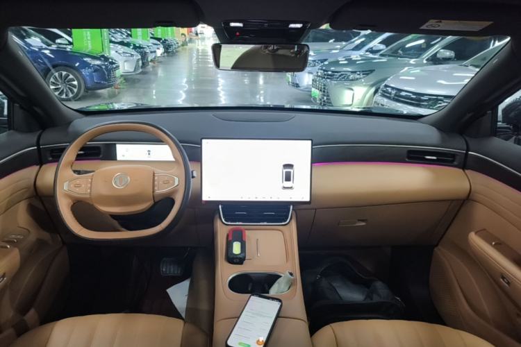 Used Dongfeng Aeolus L8 2025 Model 185KM Dream Edition Center Console
