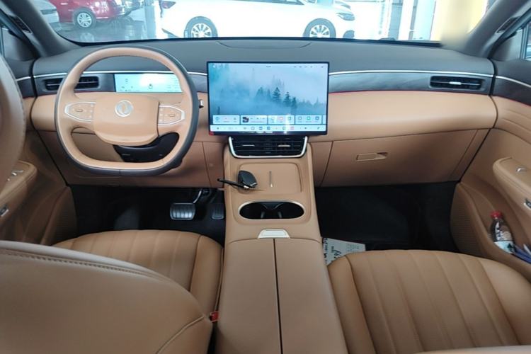 Used Dongfeng Aeolus L8 2025 Model 185KM Dream Edition Center Console