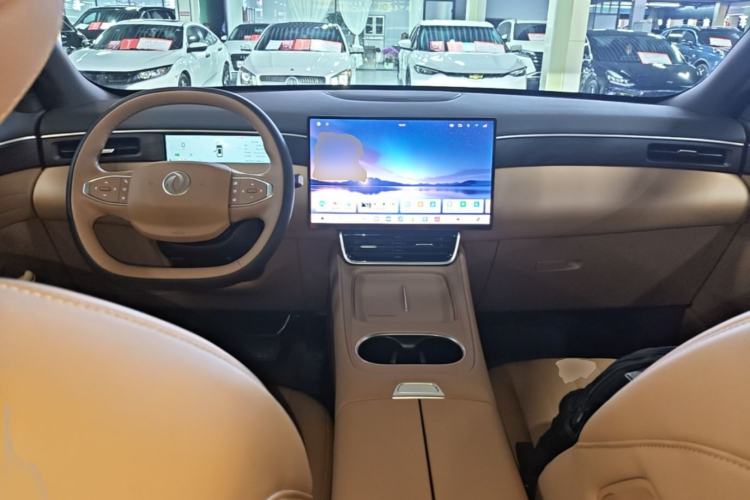 Used Dongfeng Aeolus L8 2025 Model 185KM Dream Edition Center Console