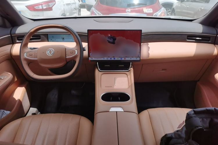 Used Dongfeng Aeolus L8 2025 Model 185KM Dream Edition Center Console