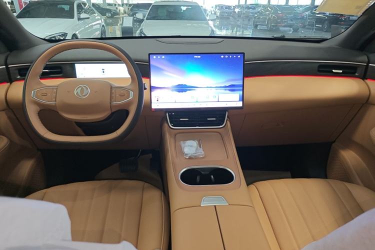 Used Dongfeng Aeolus L8 2025 Model 112KM Dream Edition Center Console
