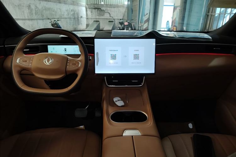 Used Dongfeng Aeolus L8 2025 Model 185KM Dream Edition Center Console