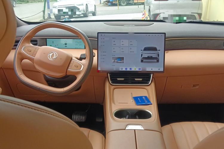 Used Dongfeng Aeolus L8 2025 Model 185KM Dream Edition Center Console