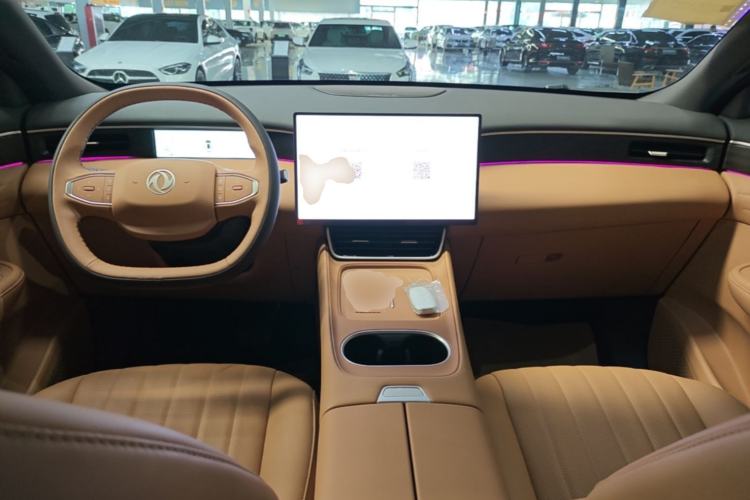 Used Dongfeng Aeolus L8 2025 Model 112KM Dream Edition Center Console