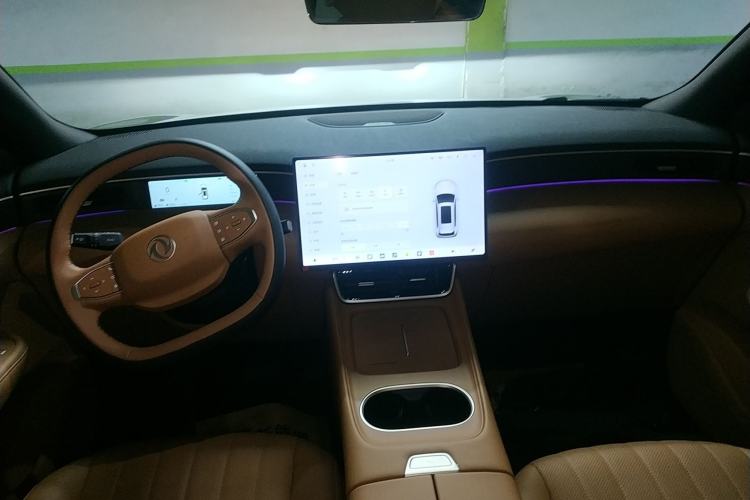Used Dongfeng Aeolus L8 2025 Model 185KM Dream Edition Center Console