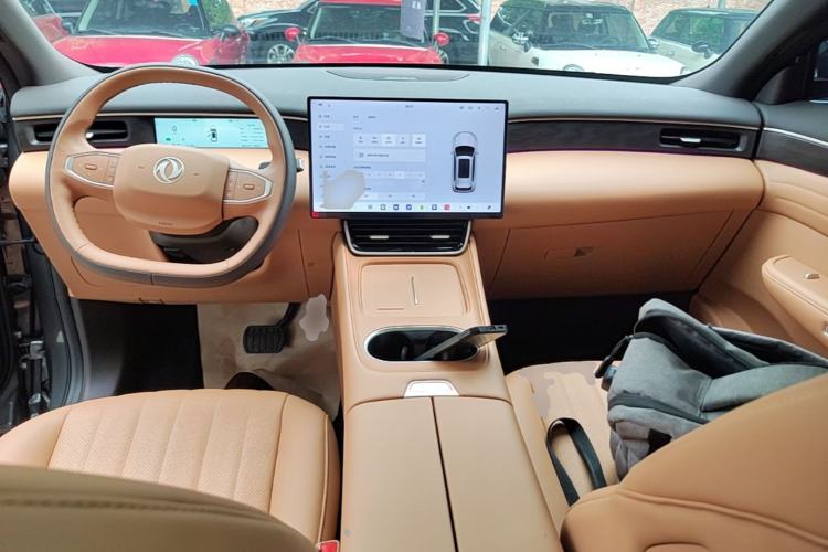 Used Dongfeng Aeolus L8 2025 Model 185KM Dream Edition Center Console