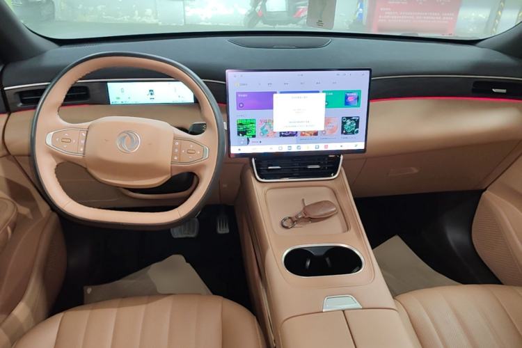 Used Dongfeng Aeolus L8 2025 Model 185KM Dream Edition Center Console