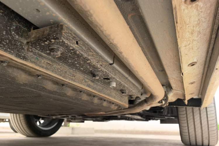 Used Dongfeng Aeolus L8 2025 Model 185KM Dream Edition Chassis Front Right