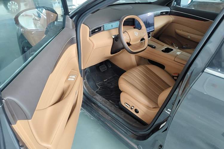 Used Dongfeng Aeolus L8 2025 Model 185KM Dream Edition Driver Seat