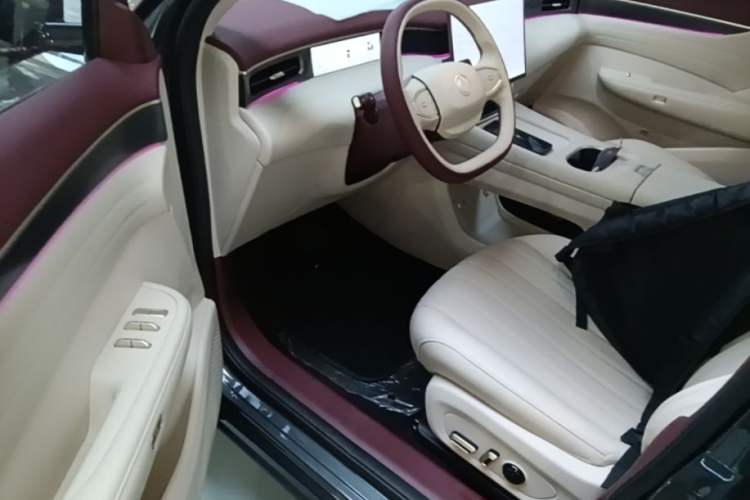 Used Dongfeng Aeolus L8 2025 Model 185KM Dream Edition Driver Seat
