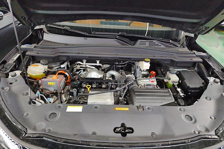 Used Dongfeng Aeolus L8 2025 Model 185KM Dream Edition Engine Bay