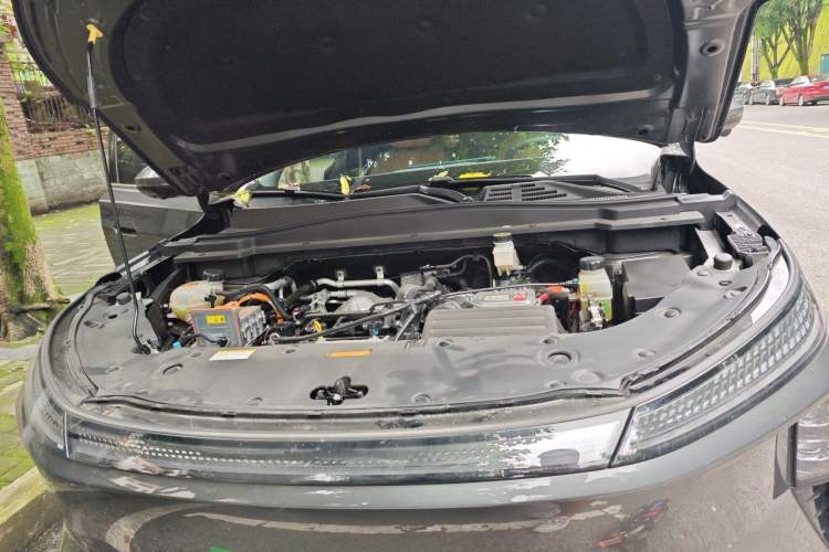 Used Dongfeng Aeolus L8 2025 Model 185KM Dream Edition Engine Bay