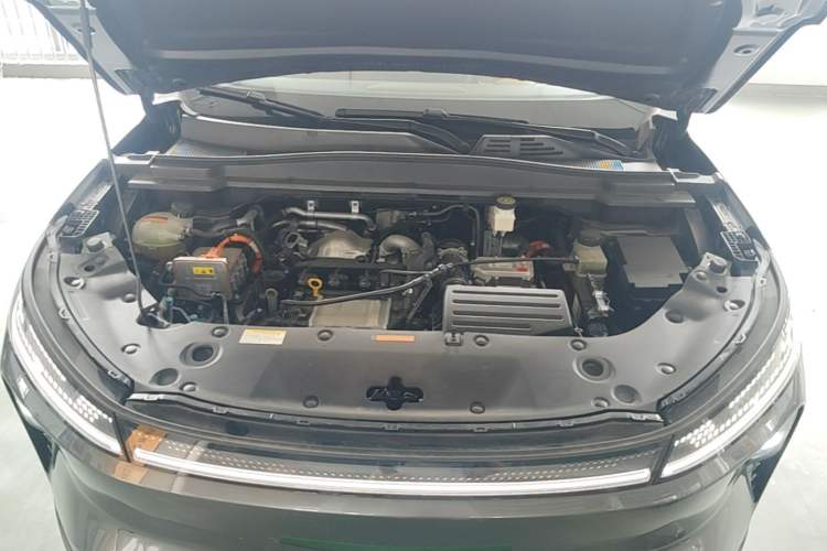 Used Dongfeng Aeolus L8 2025 Model 185KM Dream Edition Engine Bay