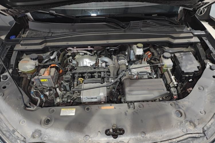 Used Dongfeng Aeolus L8 2025 Model 185KM Ideal Edition Engine Bay