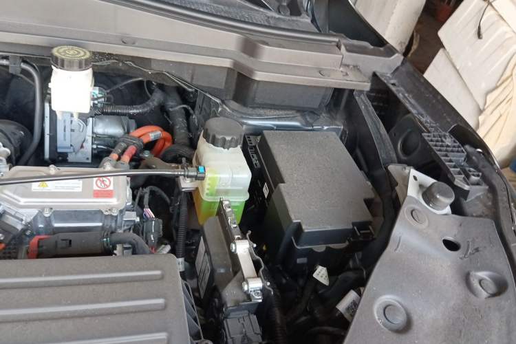 Used Dongfeng Aeolus L8 2025 Model 185KM Dream Edition Engine Bay Left