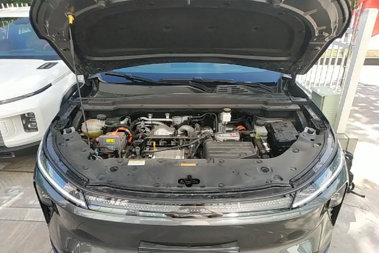 Used Dongfeng Aeolus L8 2025 Model 185KM Dream Edition Engine Bay