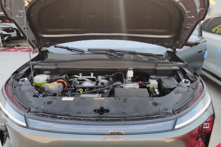 Used Dongfeng Aeolus L8 2025 Model 112KM Dream Edition Engine Bay