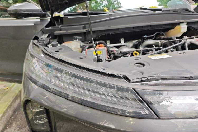 Used Dongfeng Aeolus L8 2025 Model 185KM Dream Edition Engine Bay Right