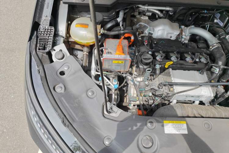 Used Dongfeng Aeolus L8 2025 Model 185KM Dream Edition Engine Bay Right