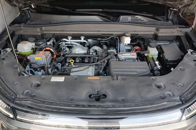 Used Dongfeng Aeolus L8 2025 Model 185KM Dream Edition Engine Bay