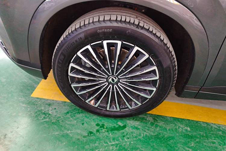 Used Dongfeng Aeolus L8 2025 Model 185KM Dream Edition Exterior 1