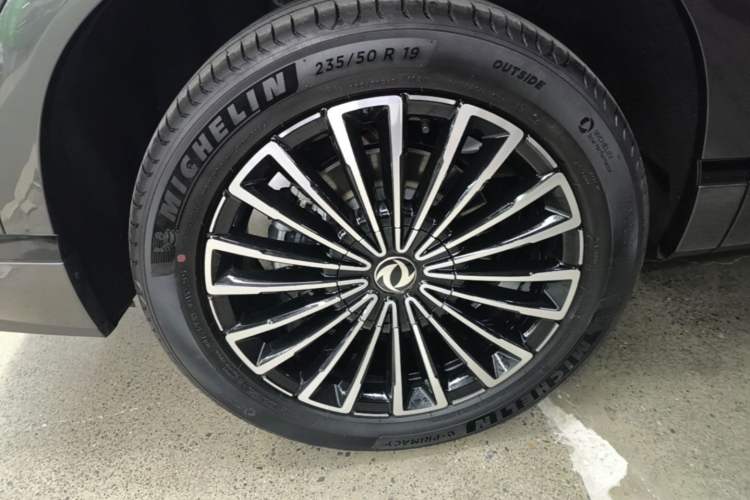 Used Dongfeng Aeolus L8 2025 Model 185KM Dream Edition Exterior 5