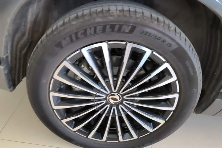 Used Dongfeng Aeolus L8 2025 Model 185KM Dream Edition Exterior 5