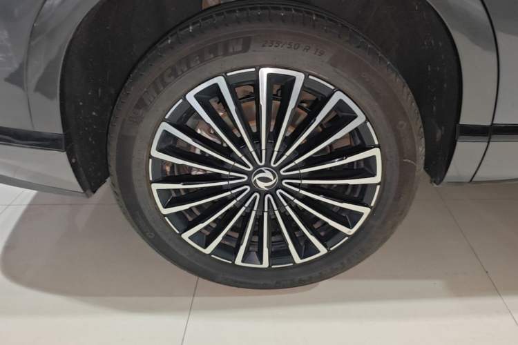 Used Dongfeng Aeolus L8 2025 Model 185KM Ideal Edition Exterior 5
