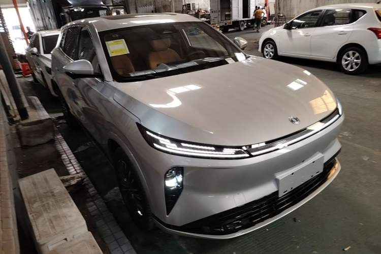 Used Dongfeng Aeolus L8 2025 Model 185KM Dream Edition Front Right 45 Deg