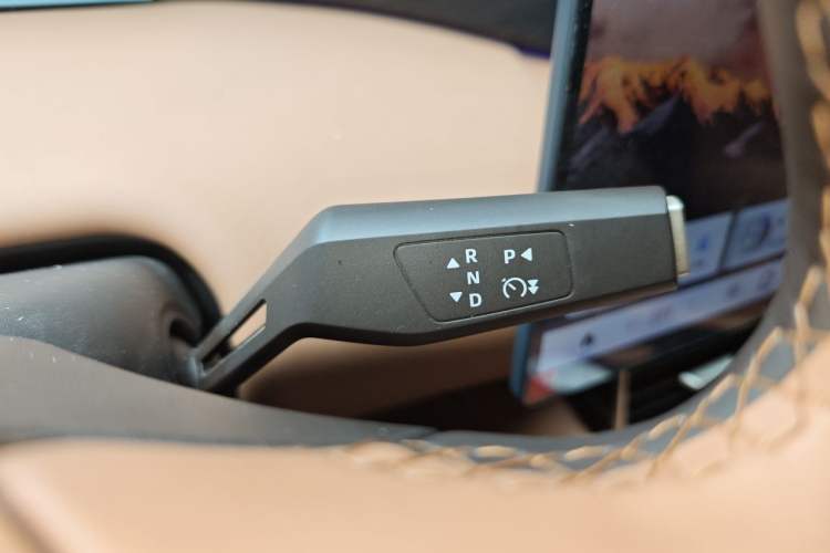 Used Dongfeng Aeolus L8 2025 Model 185KM Dream Edition Gear Lever