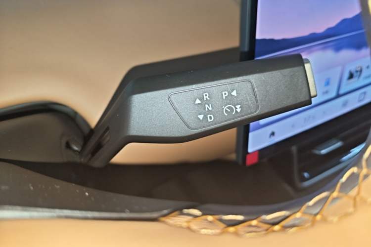 Used Dongfeng Aeolus L8 2025 Model 185KM Dream Edition Gear Lever