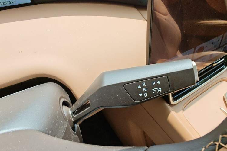 Used Dongfeng Aeolus L8 2025 Model 185KM Dream Edition Gear Lever