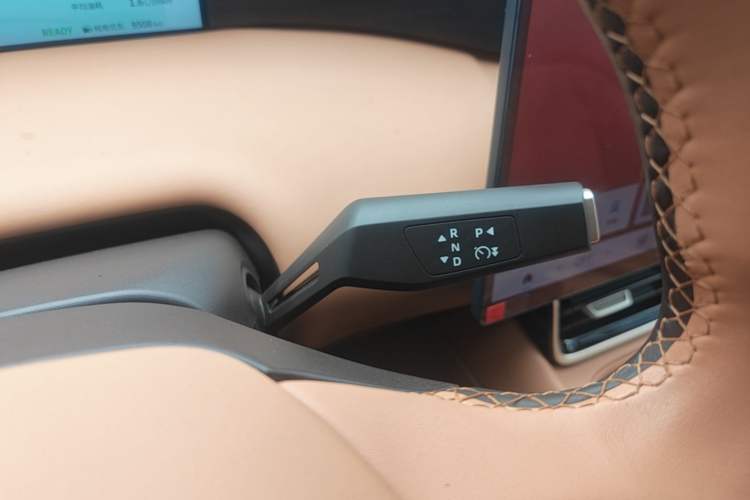 Used Dongfeng Aeolus L8 2025 Model 185KM Dream Edition Gear Lever