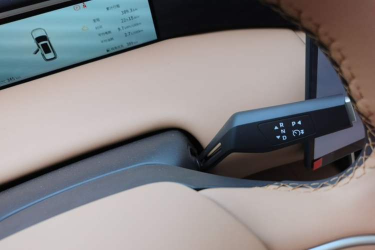 Used Dongfeng Aeolus L8 2025 Model 112KM Dream Edition Gear Lever