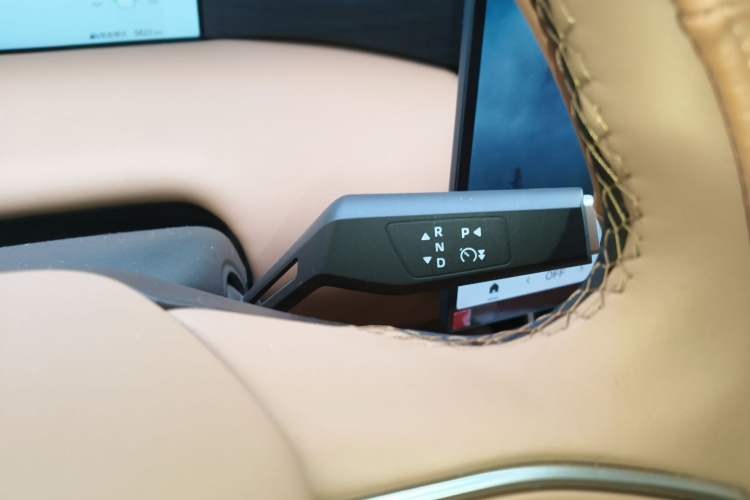 Used Dongfeng Aeolus L8 2025 Model 185KM Ideal Edition Gear Lever