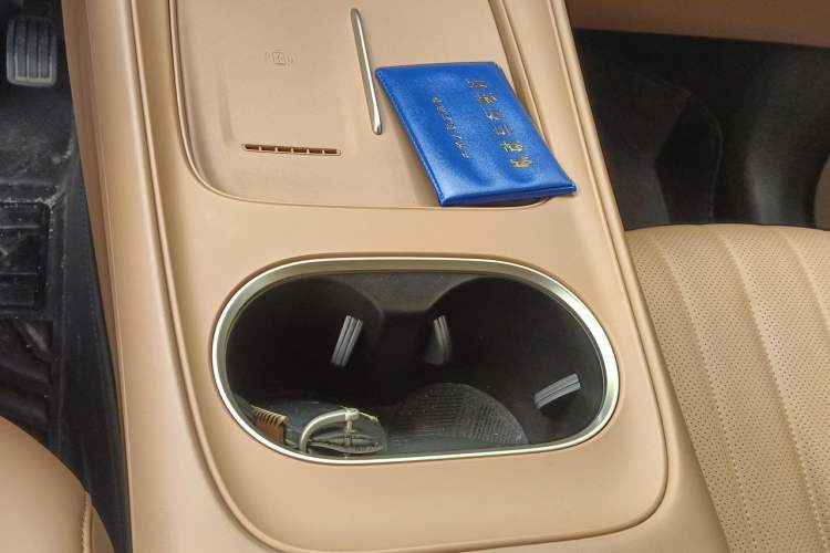 Used Dongfeng Aeolus L8 2025 Model 185KM Dream Edition Gear Lever