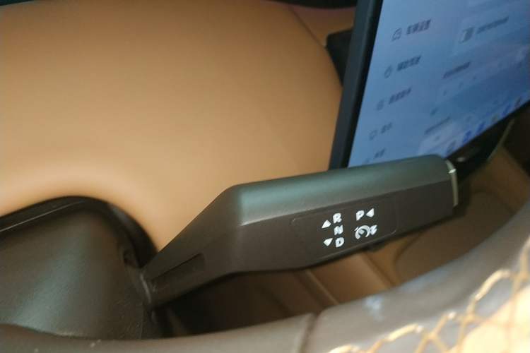 Used Dongfeng Aeolus L8 2025 Model 185KM Dream Edition Gear Lever