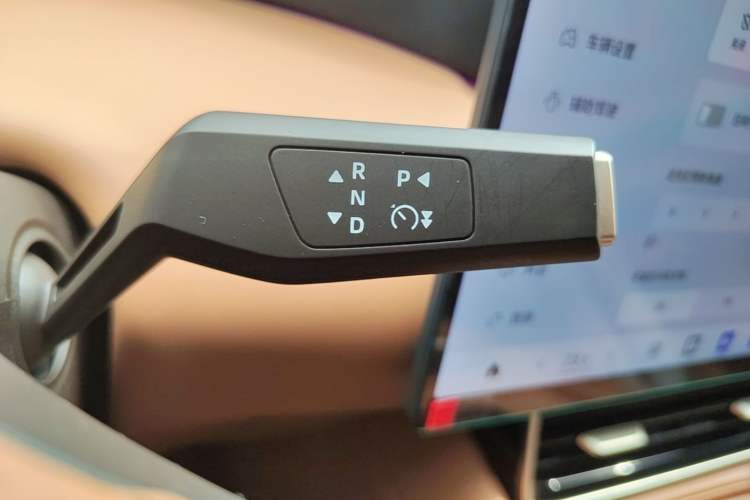 Used Dongfeng Aeolus L8 2025 Model 185KM Dream Edition Gear Lever