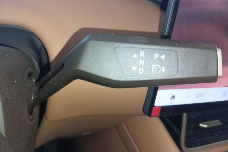 Used Dongfeng Aeolus L8 2025 Model 185KM Dream Edition Gear Lever