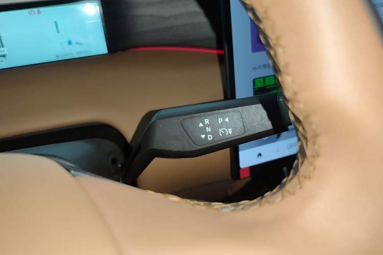 Used Dongfeng Aeolus L8 2025 Model 185KM Dream Edition Gear Lever