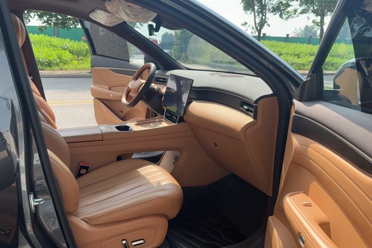 Used Dongfeng Aeolus L8 2025 Model 185KM Ideal Edition Interior 2