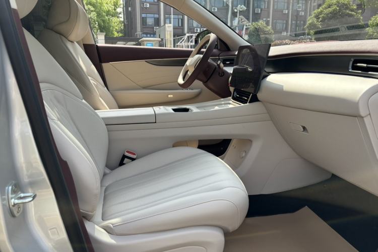 Used Dongfeng Aeolus L8 2025 Model 185KM Dream Edition Interior 2