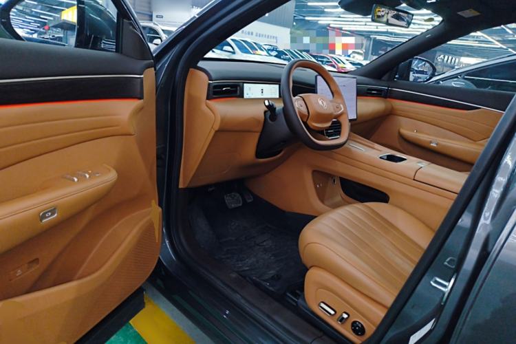 Used Dongfeng Aeolus L8 2025 Model 185KM Dream Edition Interior 3