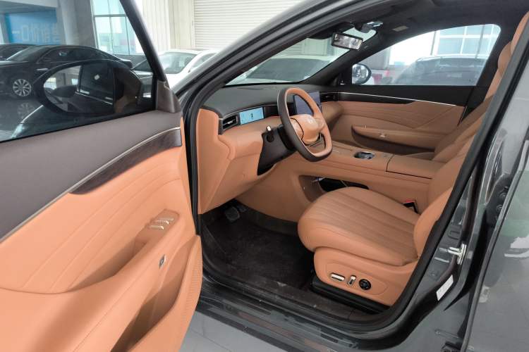 Used Dongfeng Aeolus L8 2025 Model 185KM Dream Edition Interior 3