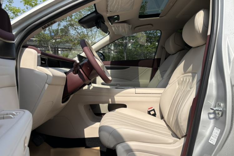 Used Dongfeng Aeolus L8 2025 Model 185KM Dream Edition Interior 3