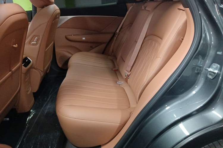 Used Dongfeng Aeolus L8 2025 Model 185KM Dream Edition Interior 4